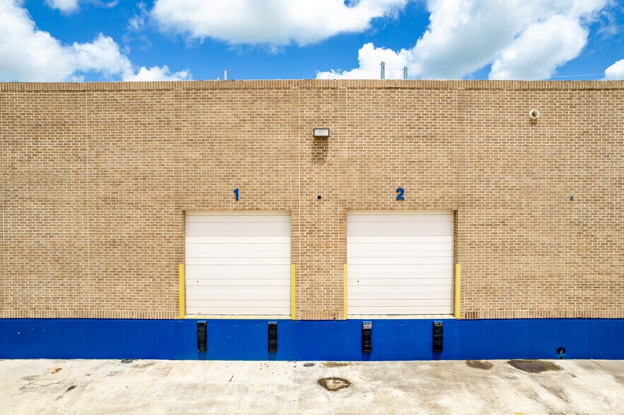 More Photos Of 3439-3455 Steen St, San Antonio Unknown For Lease