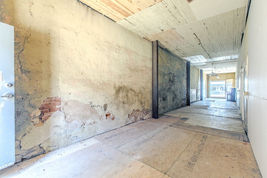 More Photos Of 221 S Main St, McGregor Storefront Retail Office For Sale