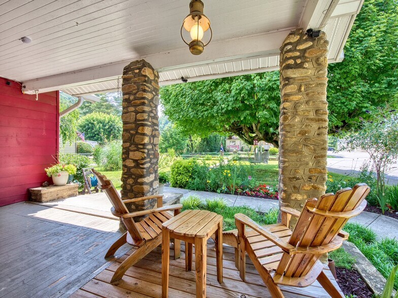 More Photos Of 24 Belle Meade Dr, Waynesville Specialty For Sale