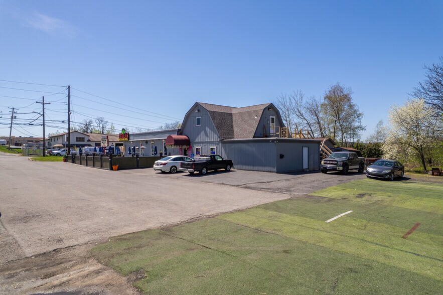 More Photos Of 900 Oak St, Pittston Showroom For Sale