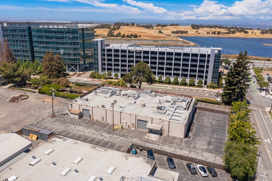 Primary Photo Of 150 Constitution Dr, Menlo Park Warehouse For Lease