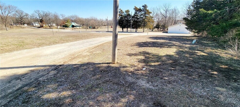 More Photos Of 600 E Mary St, Yates Center Apartments For Sale