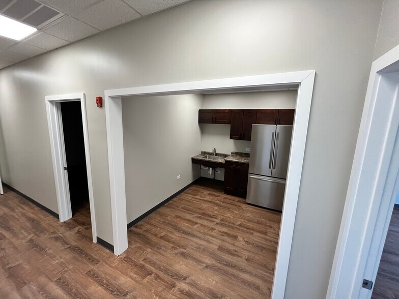 More Photos Of 113 Main St, Oswego Medical For Lease