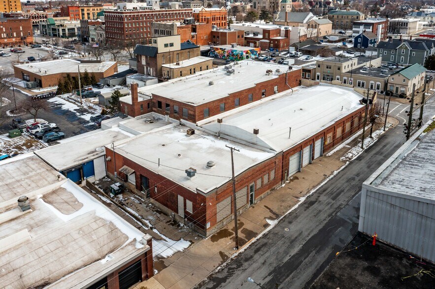 More Photos Of 419 W Market St, Sandusky Light Distribution For Sale