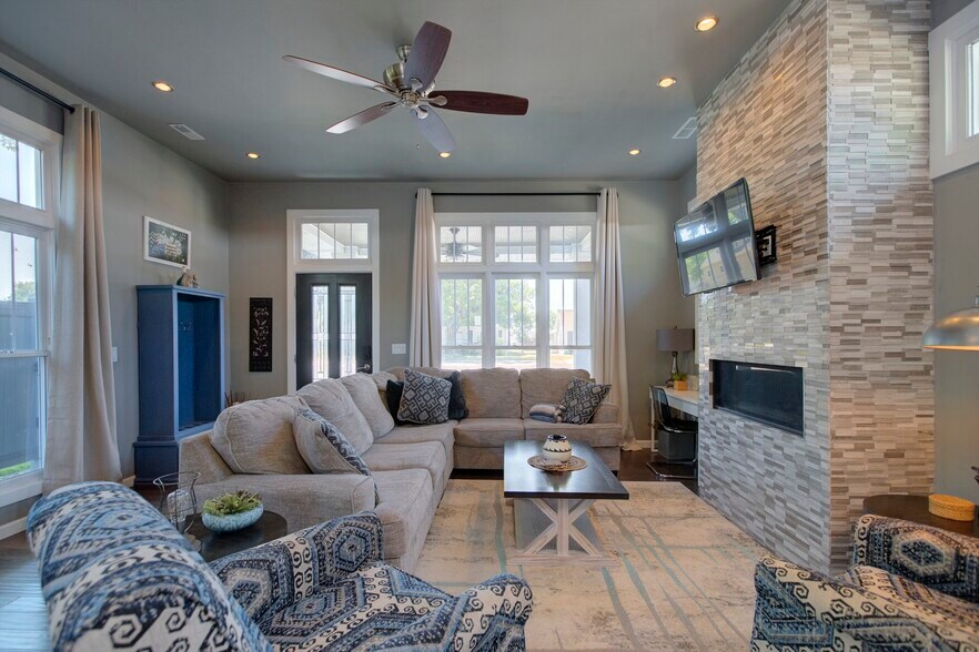 More Photos Of 1006 Court St, Imperial Hospitality For Sale