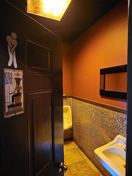 More Photos Of 279 Hillside Ave, Williston Park Bar For Sale