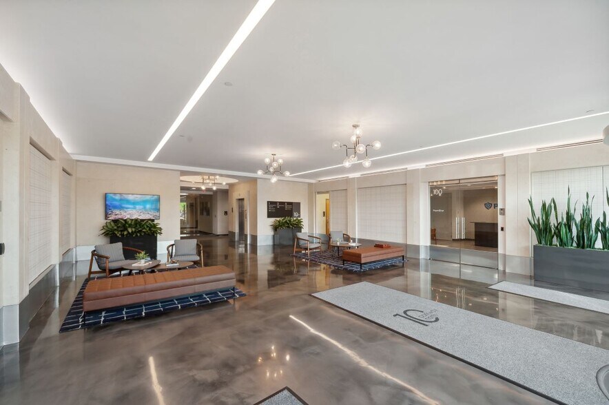 More Photos Of 10 Parkway Blvd N, Deerfield Office For Lease