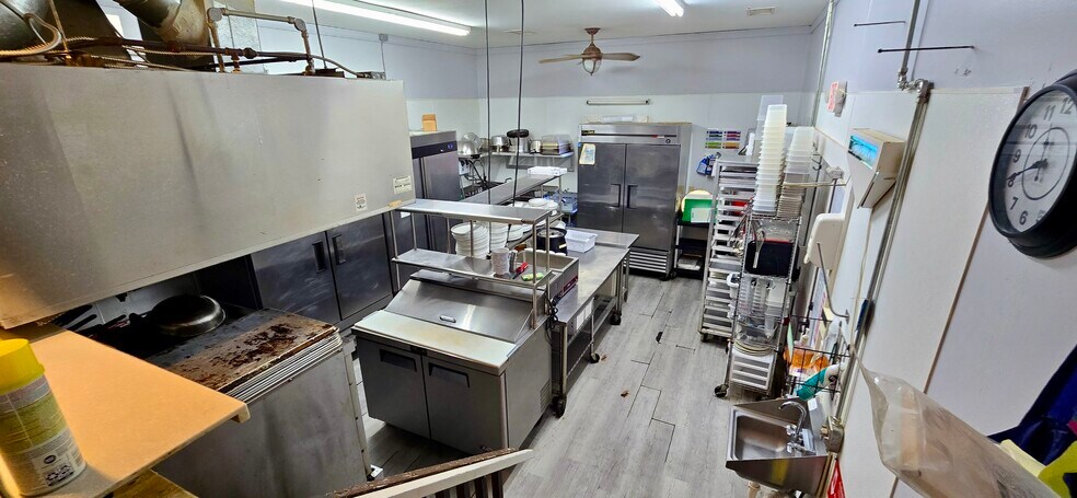More Photos Of 6874 Reinhardt College Pky, Waleska Freestanding For Lease