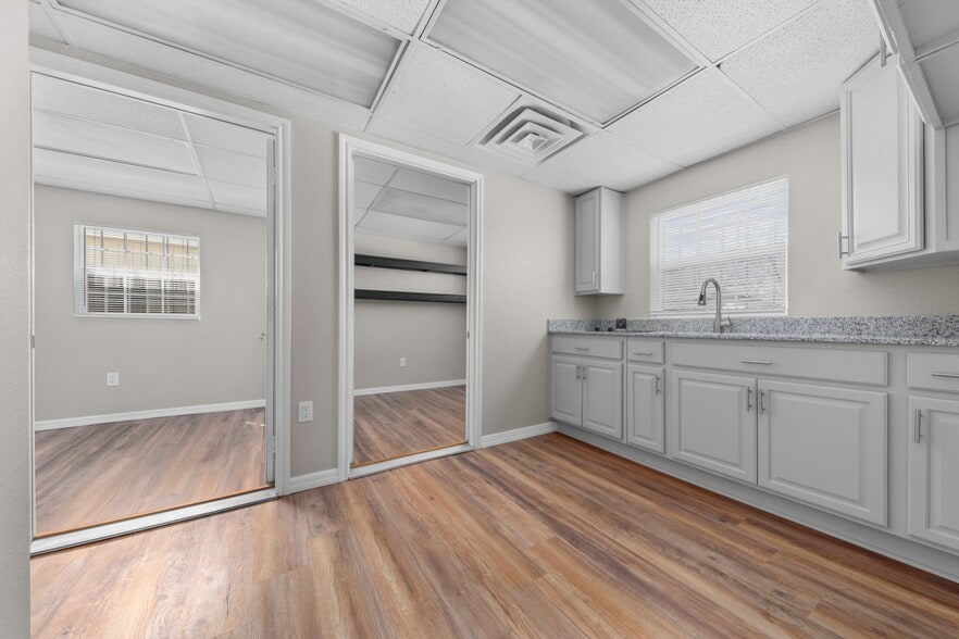 More Photos Of 210 W Dunn Ave, Killeen Office For Sale