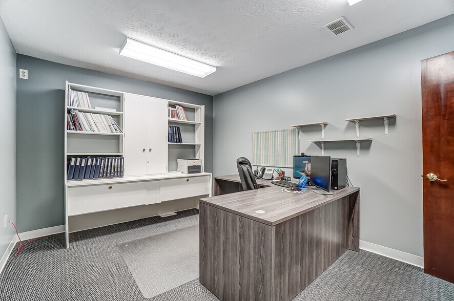 More Photos Of 146 N Breiel Blvd, Middletown Medical For Sale