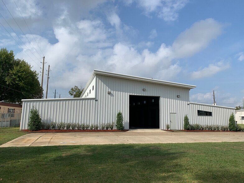 More Photos Of 10819 Paulus Dr, Houston Industrial For Sale
