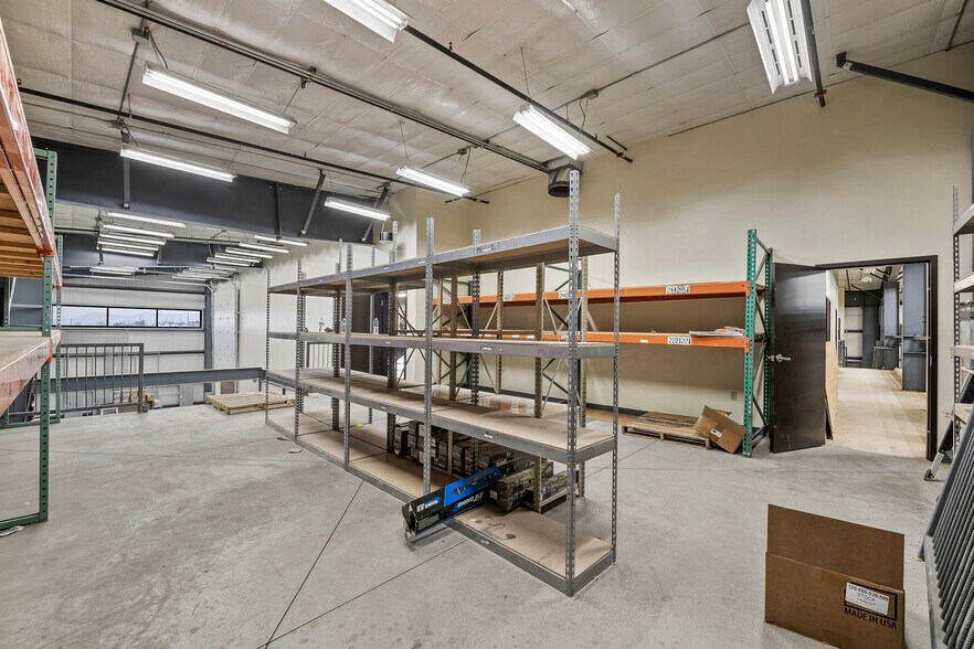 More Photos Of 371 Prospector Dr, Evanston Freestanding For Sale