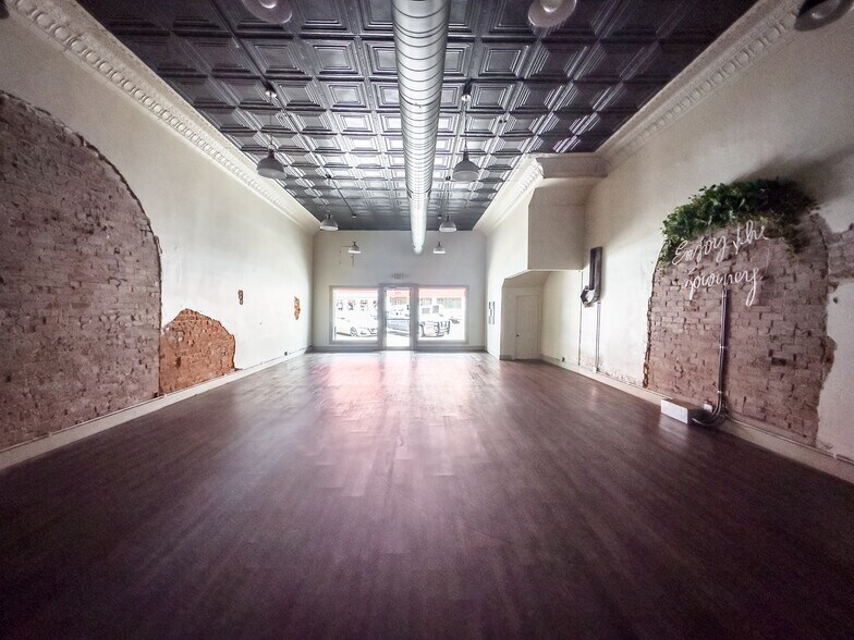 More Photos Of 122 E Choctaw Ave, Mcalester General Retail For Lease