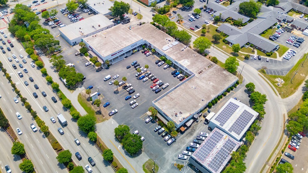 More Photos Of 1035 Johnnie Dodds Blvd, Mt Pleasant Unknown For Lease