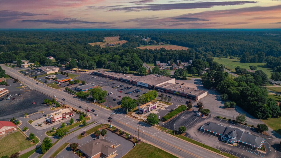 More Photos Of 2092-2142 Statesville Blvd, Salisbury Unknown For Lease