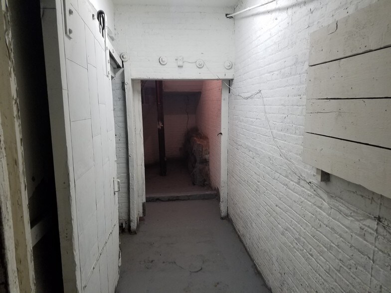 More Photos Of 60 Dickerson St, Newark Light Manufacturing For Lease