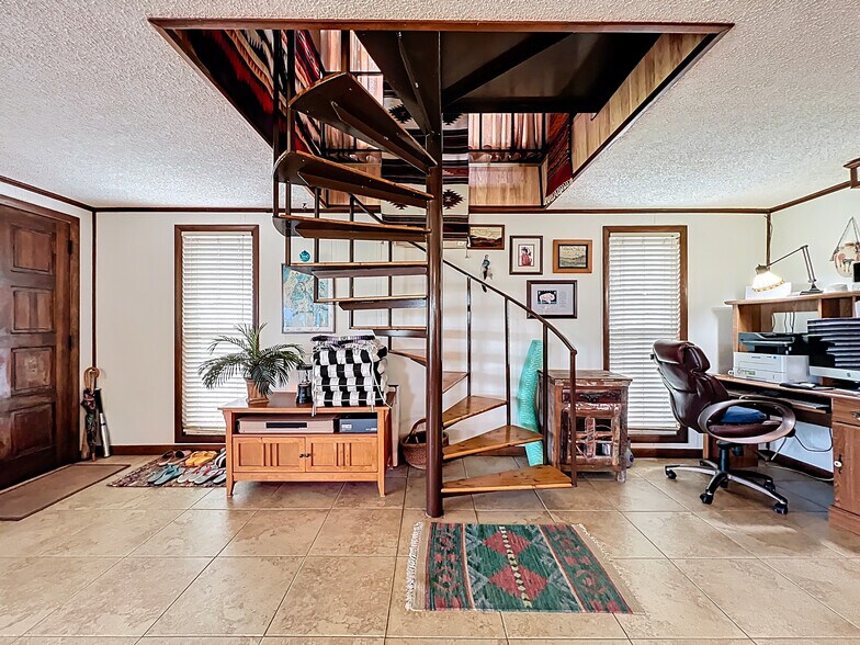 More Photos Of 7001 W Jones Ave, Mount Dora Airplane Hangar For Sale