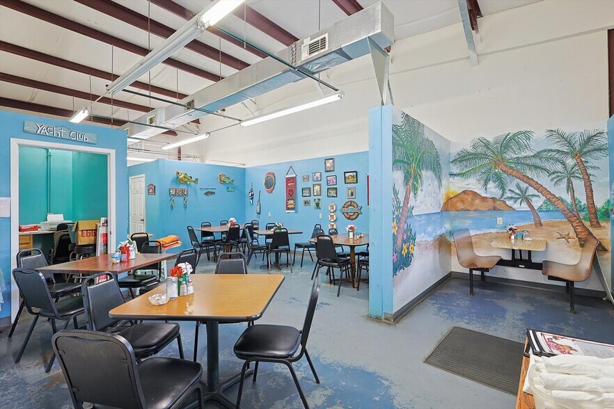 More Photos Of 317 W FM 120, Pottsboro General Retail For Sale