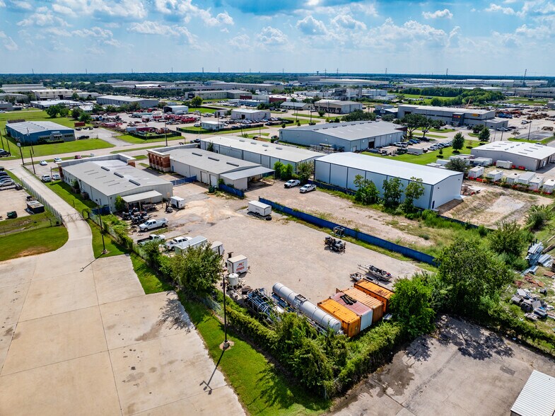 More Photos Of 629 Howard Dr, Deer Park Light Manufacturing For Lease