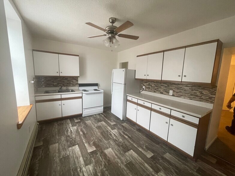 More Photos Of 208 Main Ave S, Park Rapids Storefront Retail Residential For Sale