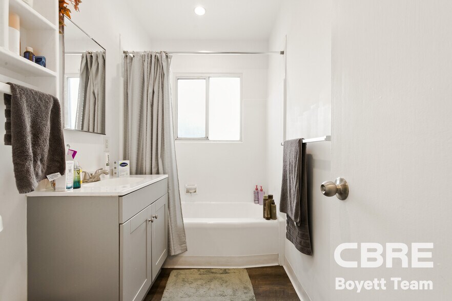 More Photos Of 2302 32nd St, Santa Monica Apartments For Sale