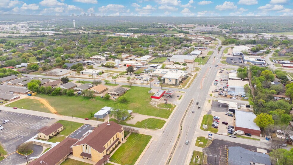 More Photos Of 6826 Baker Blvd, Richland Hills Light Manufacturing For Lease