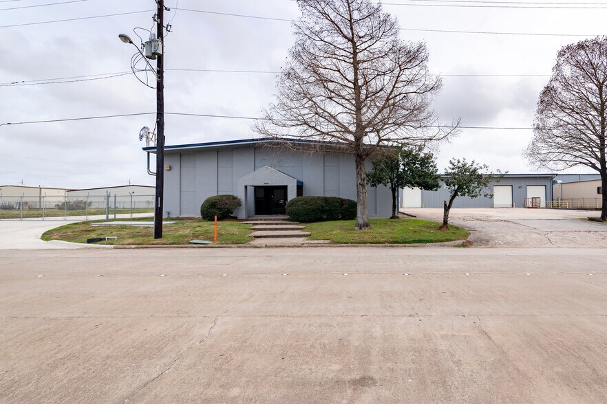 Primary Photo Of 5805 Berry Brook Dr, Houston Warehouse For Lease
