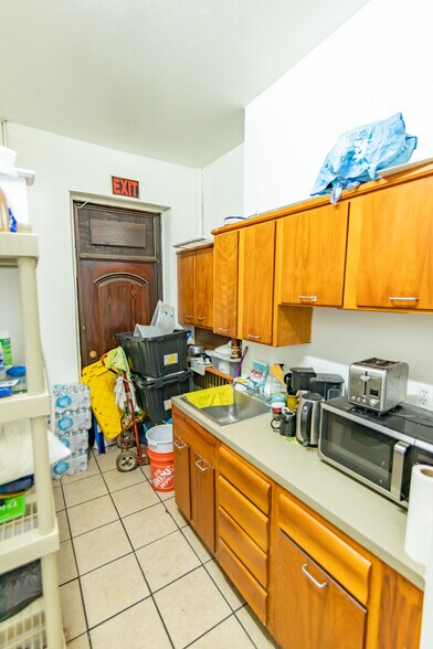More Photos Of 11 S Broadway, Baltimore Apartments For Sale