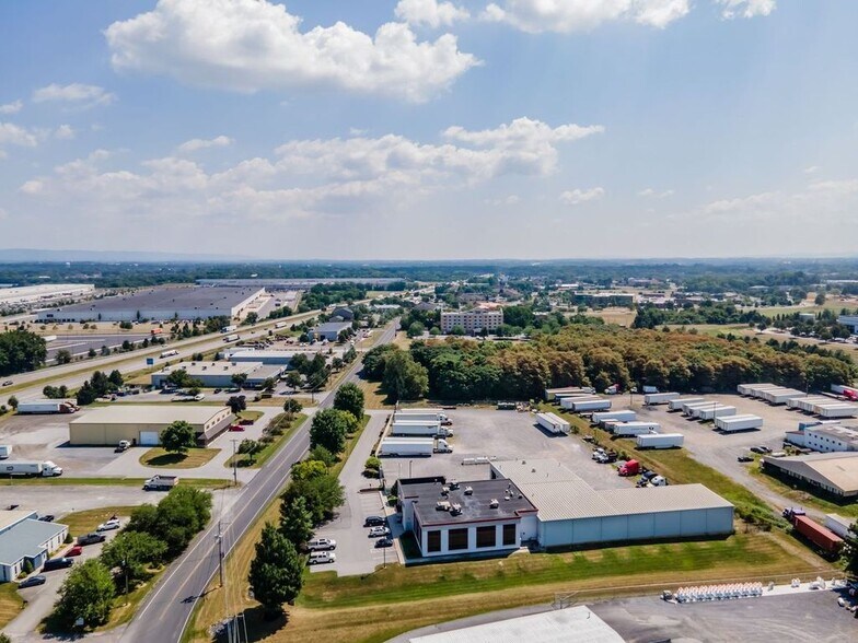 More Photos Of 1514 Commerce Ave, Carlisle Light Distribution For Lease