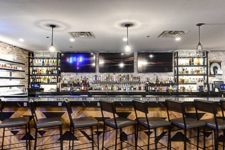 More Photos Of 18409 S Halsted St, Glenwood Storefront For Sale