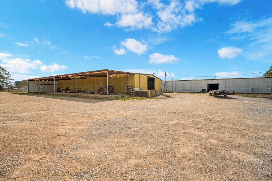 More Photos Of 10462 Hwy 165 S, Forest Hill Warehouse For Sale