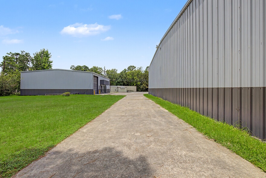 More Photos Of 7031 TX-75, Huntsville Manufacturing For Lease