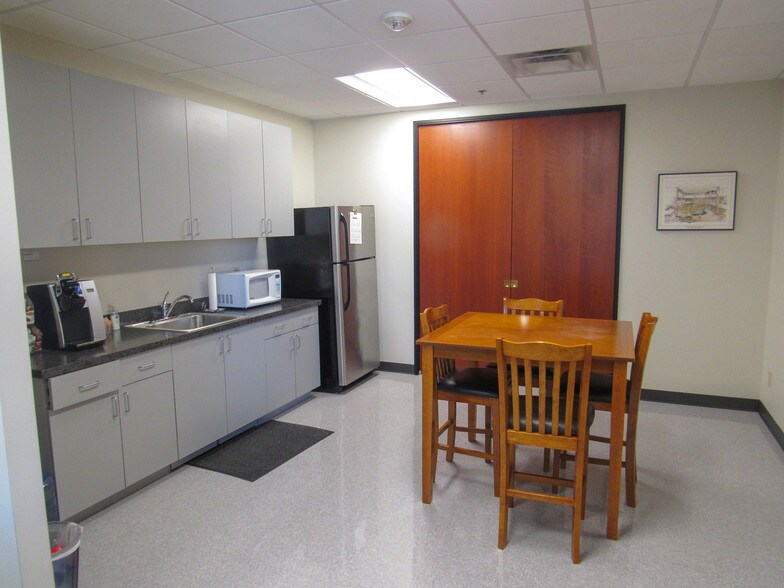 More Photos Of 7975 N Hayden Rd, Scottsdale Office For Lease