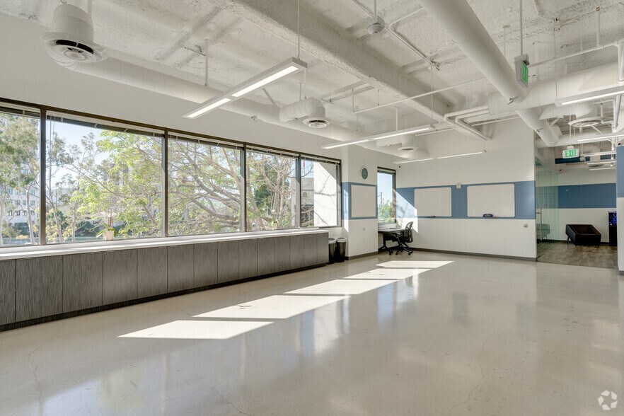 More Photos Of 700 N Central Ave, Glendale Office For Sale