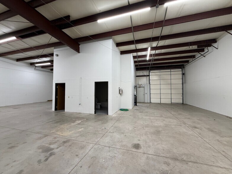 More Photos Of 3509-3517 MacDonnell Dr, Norman Service For Lease