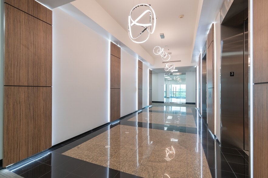 More Photos Of 17177 Preston Rd, Dallas Office For Lease