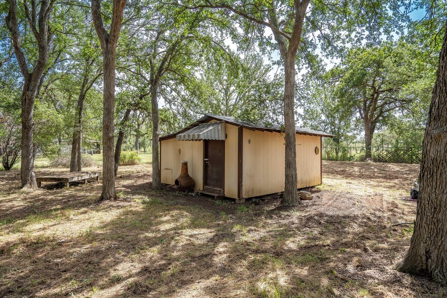 More Photos Of 22 Chaparral Dr, Fredericksburg Storefront Retail Office For Sale