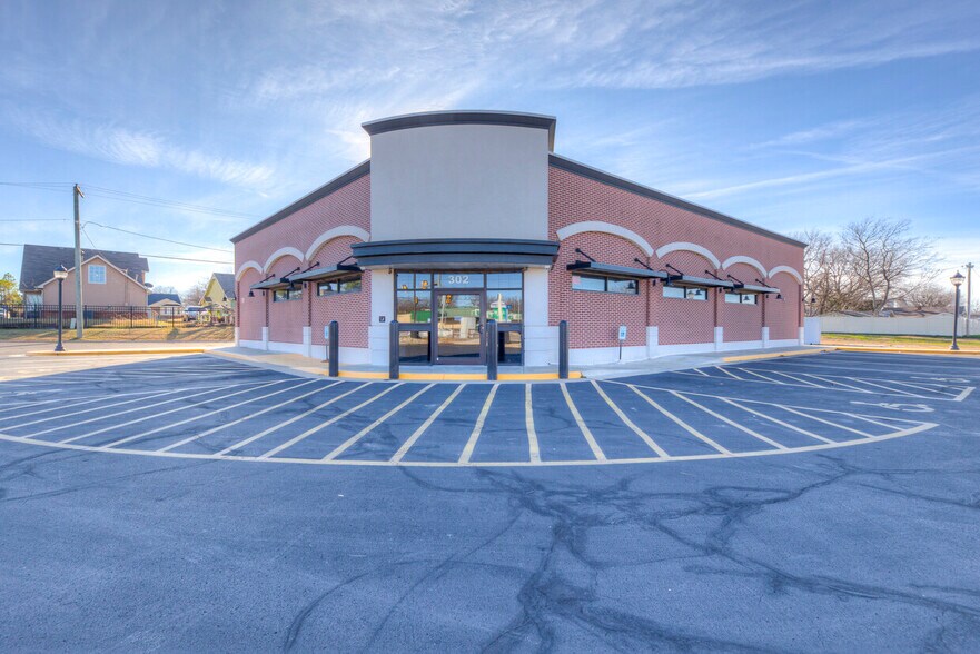 Primary Photo Of 302 S Lewis Ave, Tulsa Medical For Lease