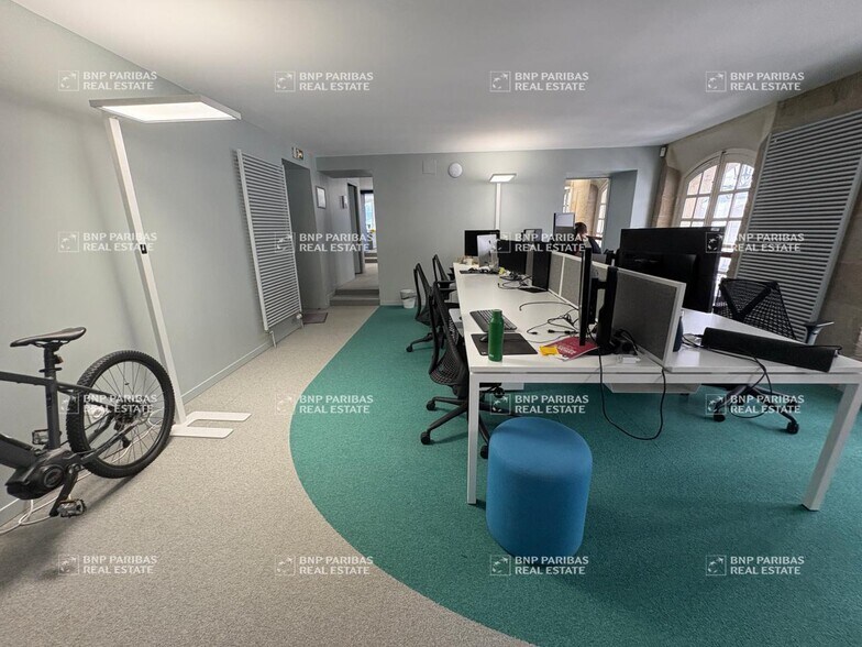 More Photos Of , Nantes Office For Sale