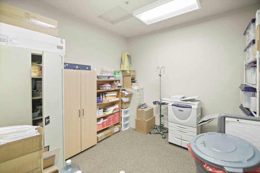 More Photos Of 950 Tharp Rd, Yuba City Office For Sale