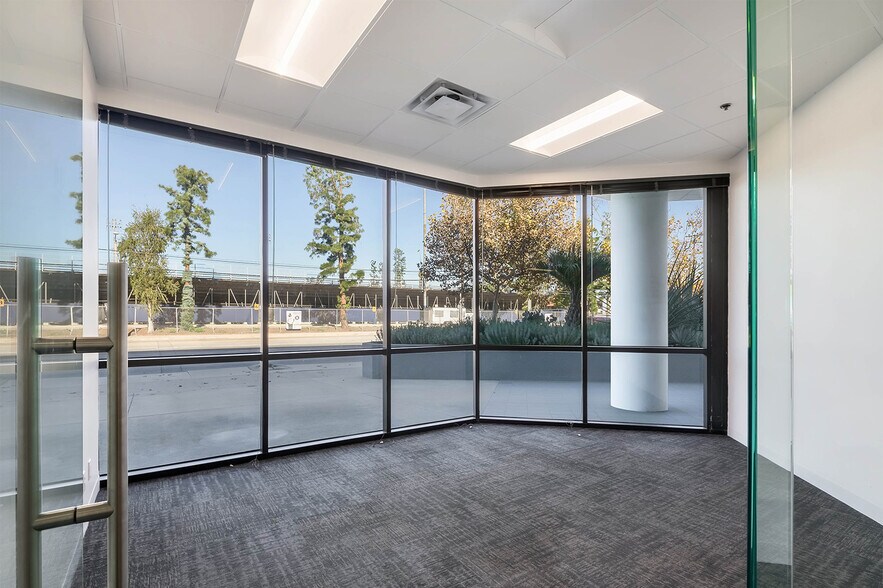 More Photos Of 6345 Balboa Blvd, Encino Office For Sale