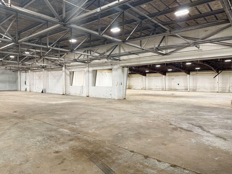 More Photos Of 530 N Beach St, Daytona Beach Warehouse For Sale