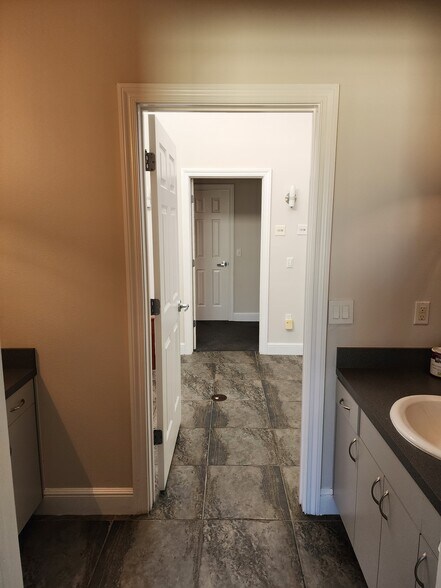 More Photos Of 3001 W Azeele St, Tampa Office For Lease