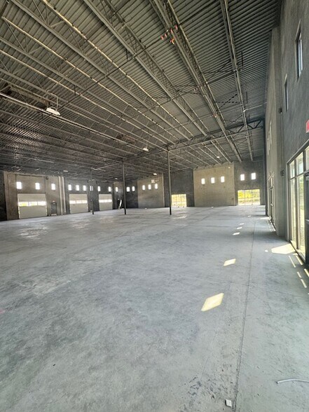 More Photos Of 2200 E Chisholm Dr, Nampa Showroom For Lease