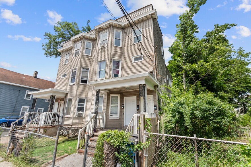 More Photos Of 215 Rosette St, New Haven Multifamily For Sale