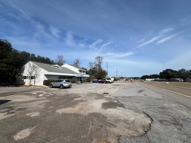 More Photos Of 901 New Warrington Rd, Pensacola Medical For Sale