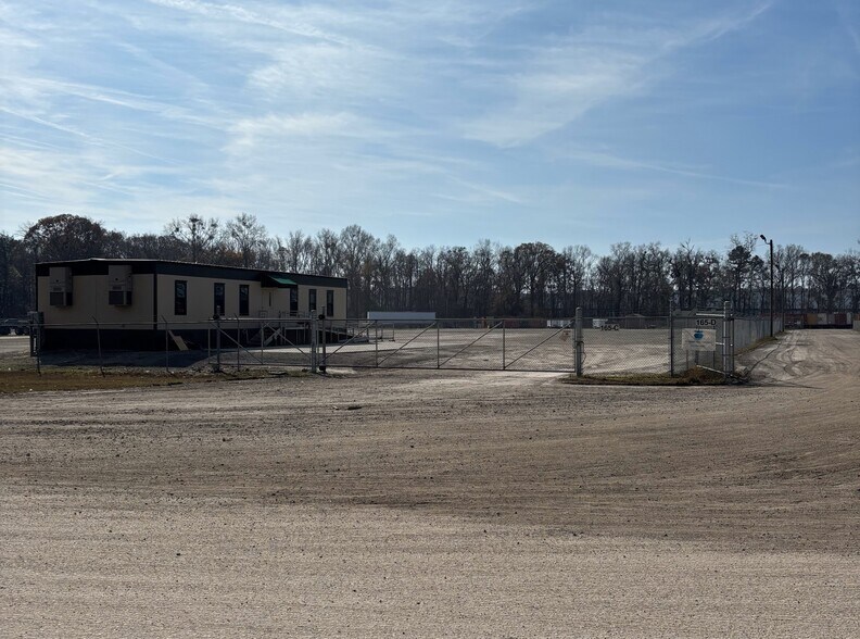More Photos Of 165 Distribution Dr, Savannah Land For Lease