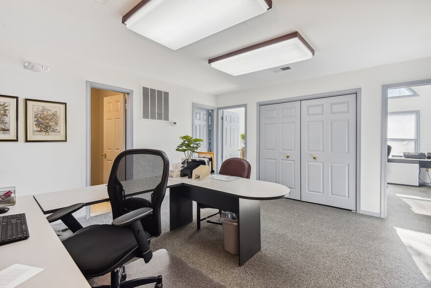 More Photos Of 10520 Warwick Ave, Fairfax Medical For Sale