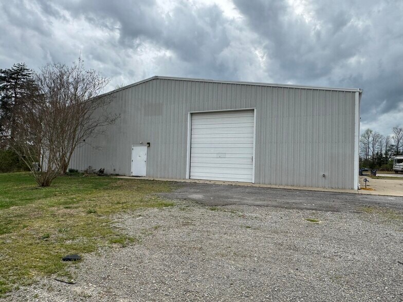 More Photos Of 1575 Kentucky 92, Jamestown Mixed Retail For Sale