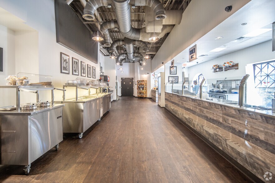 More Photos Of 301 Commerce St, Fort Worth Office For Lease